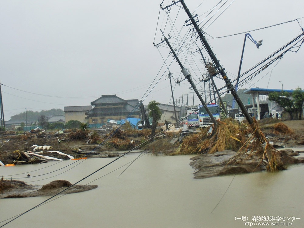 2015年 関東の豪雨による防波堤決壊現場 1